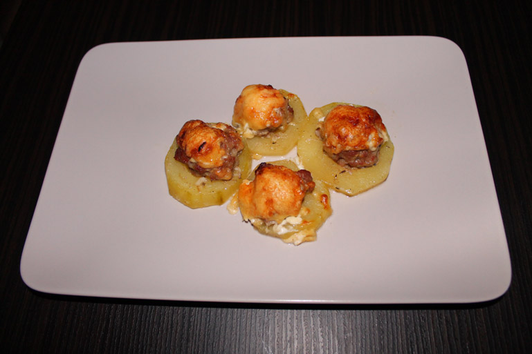 Запеченные кабачки с фаршем и сыром