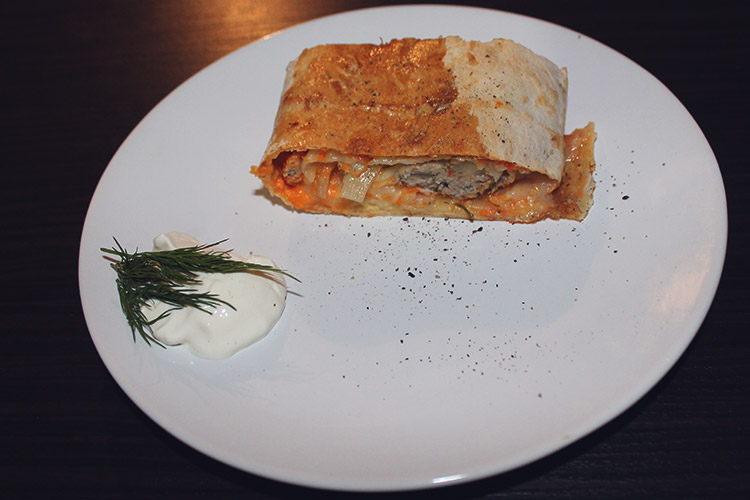 Рулет из лаваша с мясным фаршем