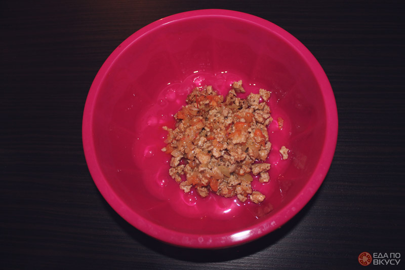 Сочный омлет с фаршем, сыром и томатами - 7