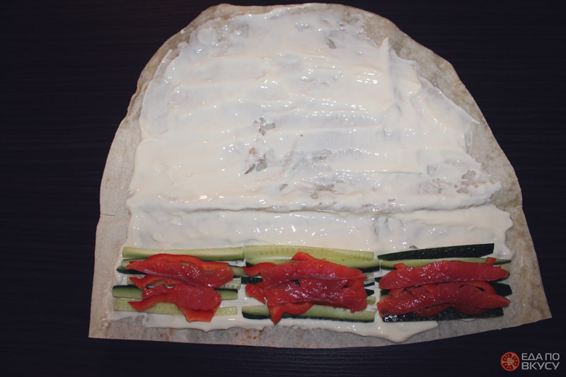 Лаваш с овощами и красной рыбой