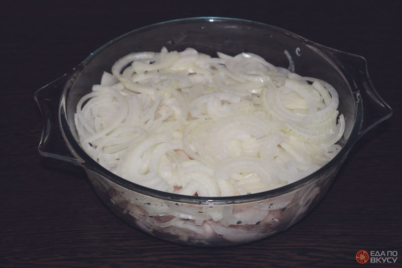 Минтай с луком