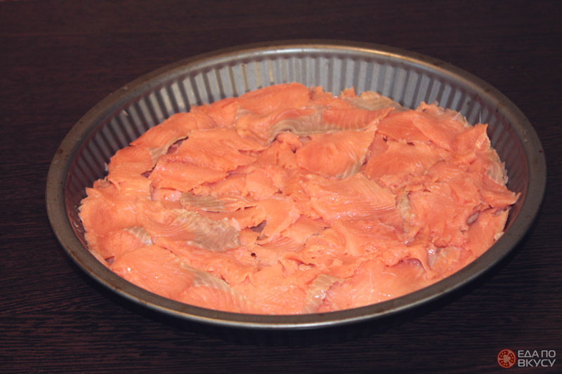 Нарезка горбуши тонкими пластинами