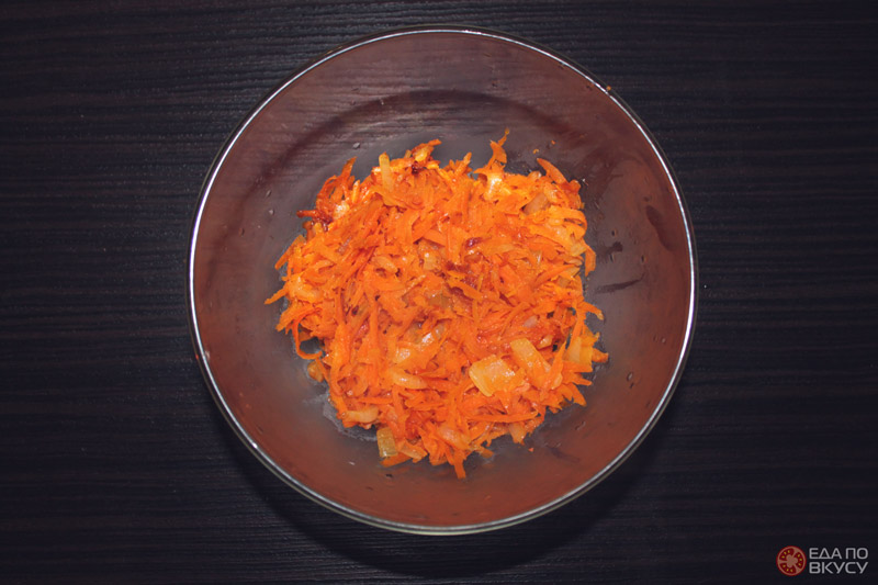 Поджарка из моркови и лука
