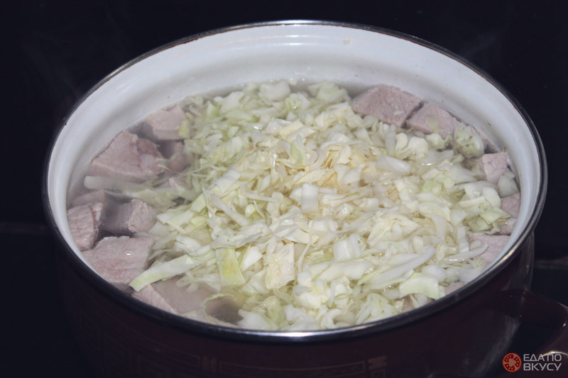 Варим картофель и капусту