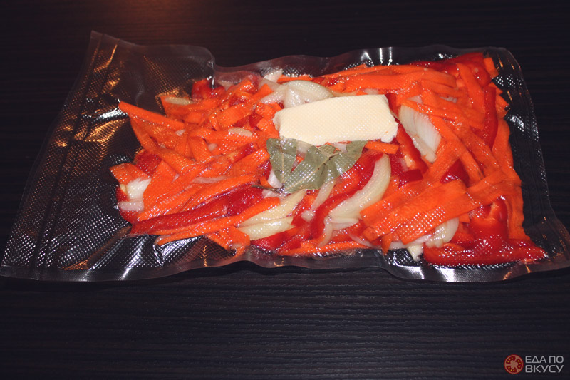 Морковь, лук, перец в пакете